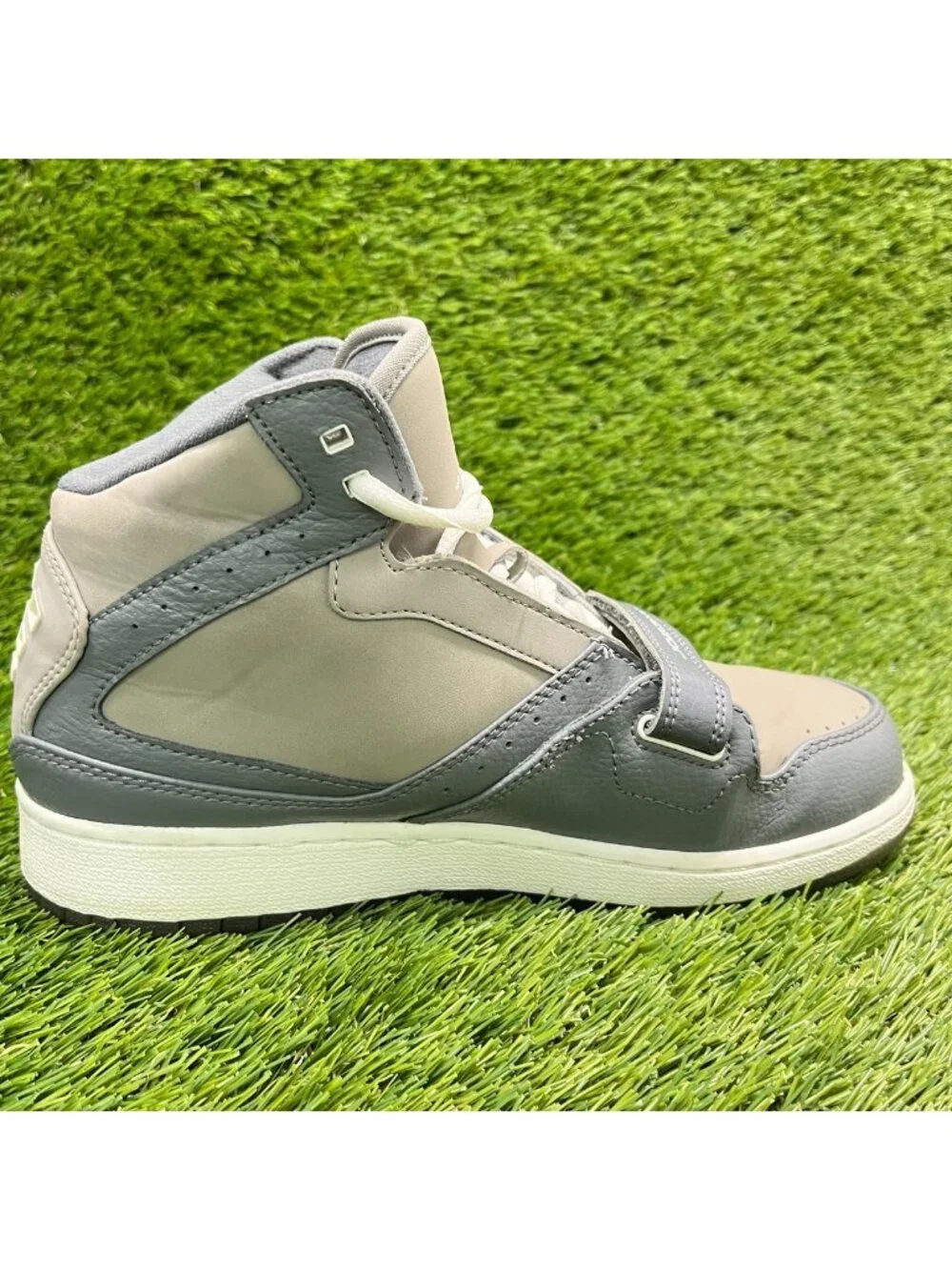 Nike Jordan 1 Flight Strap Boys Size 5.5Y Gray Athletic Leather Shoes Sneakers